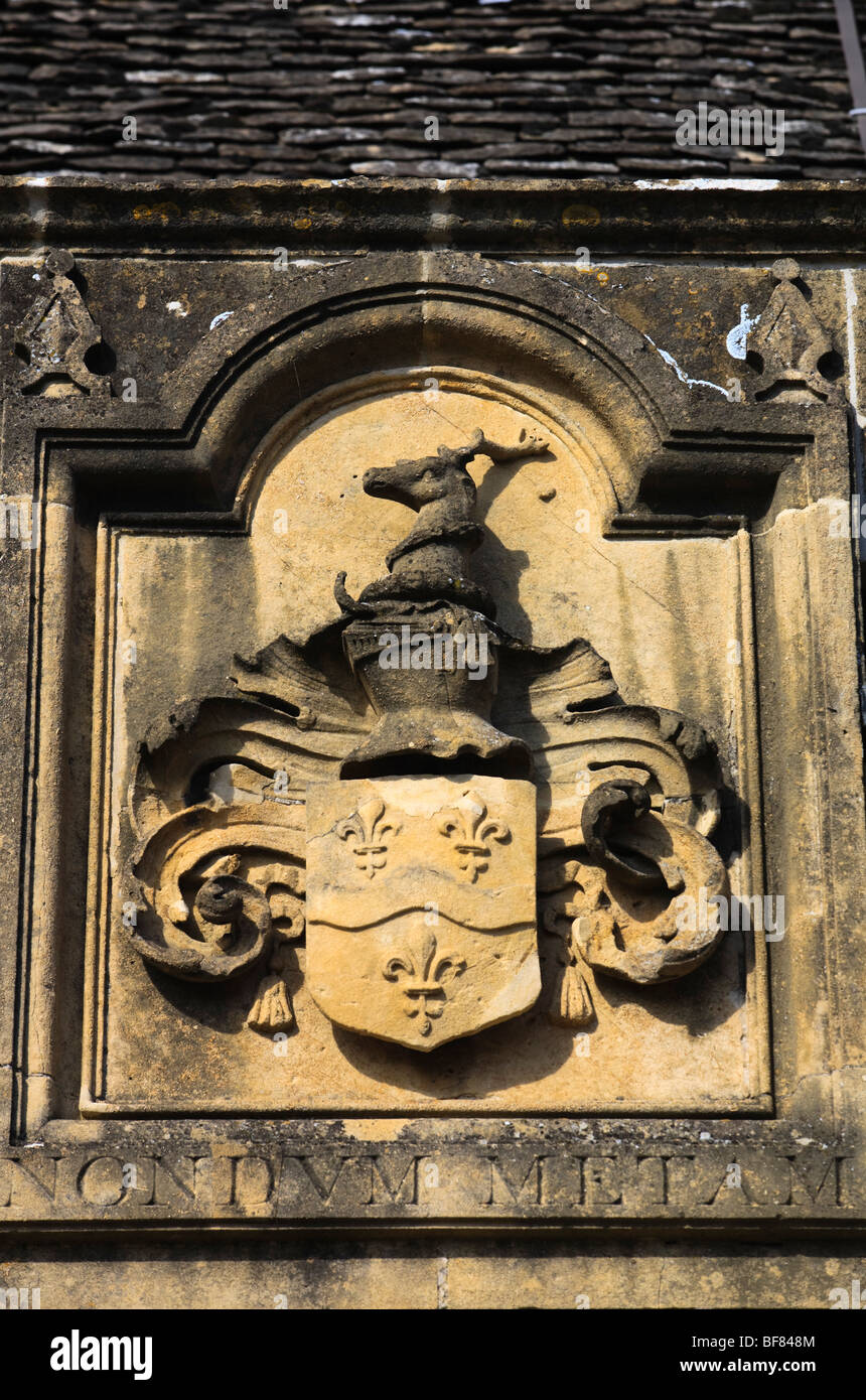 Armoiries de Sir Baptist Hicks sur les hospices à Chipping Campden, Gloucestershire, Royaume-Uni. Banque D'Images