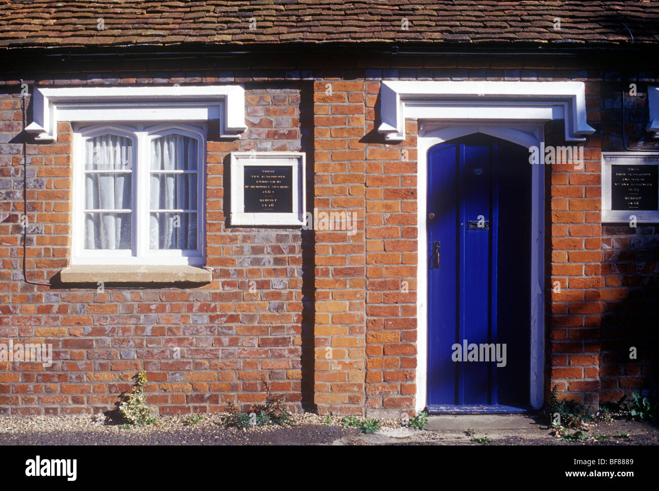 Henley on Thames Oxfordshire UK porte d'entrée et fenêtre pour Hospice reconstruit 1846 Tudor Banque D'Images