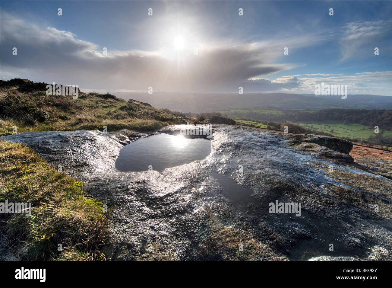 Les roches humides et la lande de flaques à Carhead dans le Derbyshire, Peak Park, Angleterre,'Grande-bretagne', 'Royaume-Uni' Banque D'Images