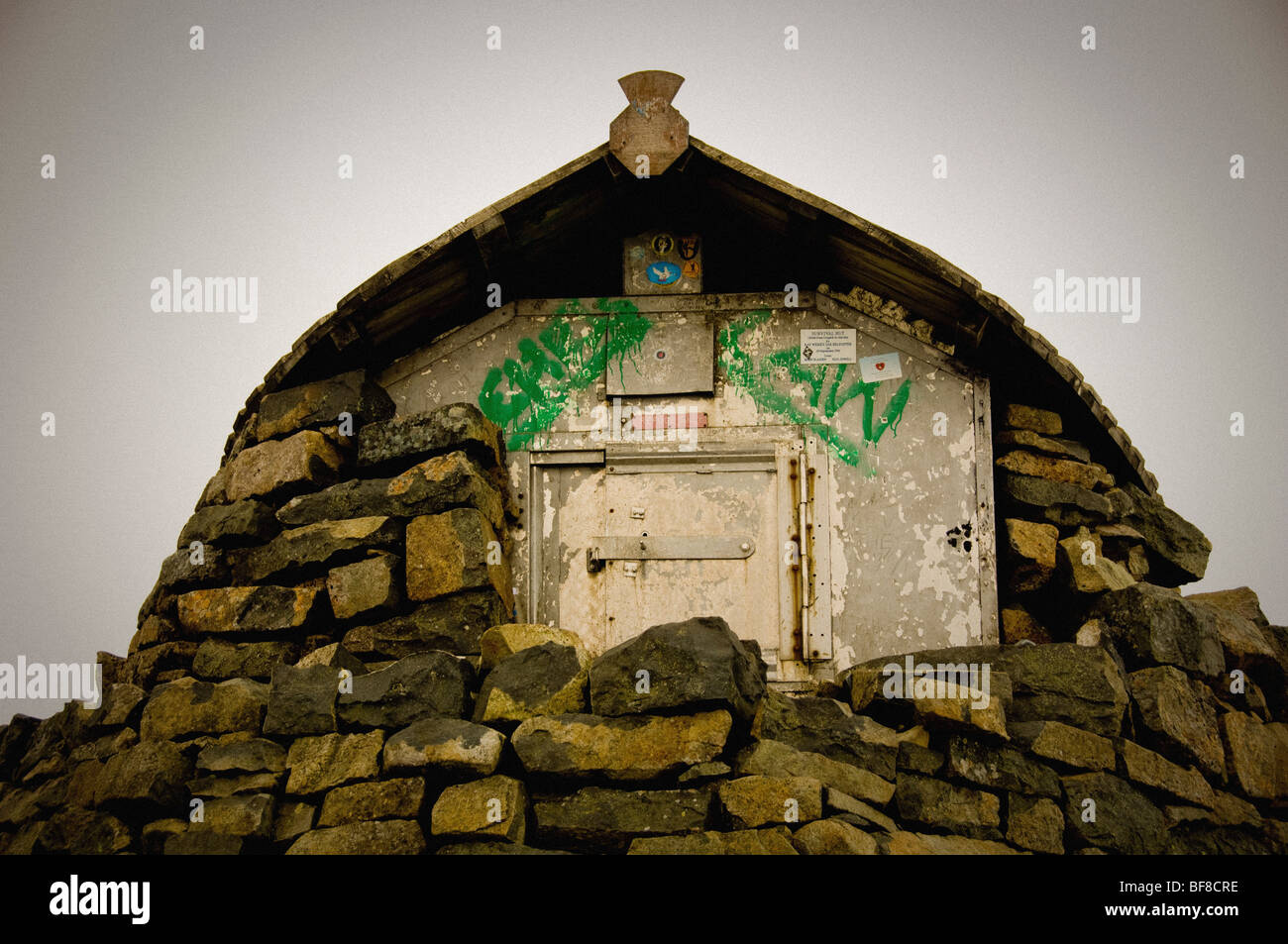 Refuge de survie au sommet de Ben Nevis Banque D'Images