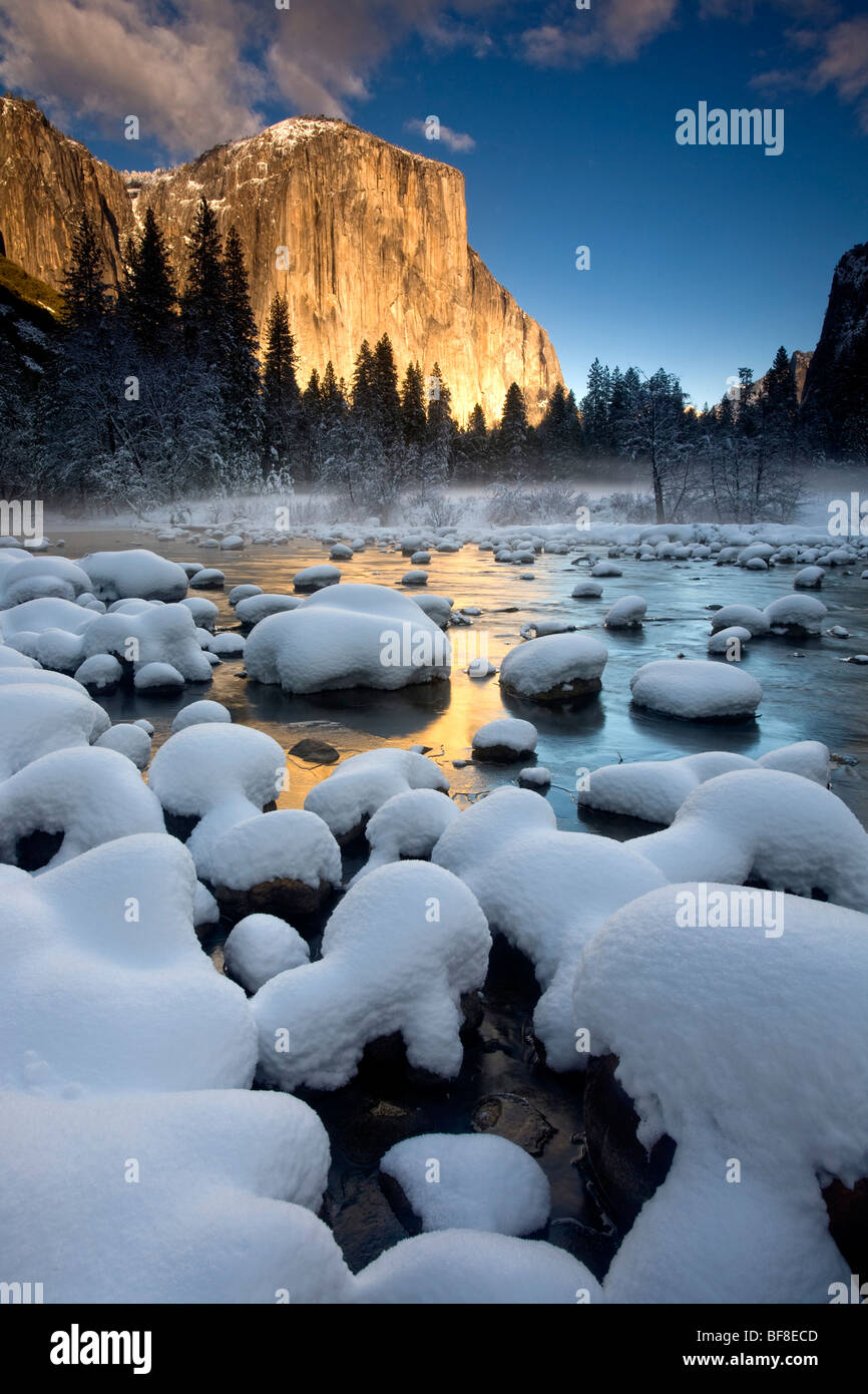 Vue d'hiver d'El Capitan de portes de la vallée, vue sur la vallée, Yosemite National Park Banque D'Images