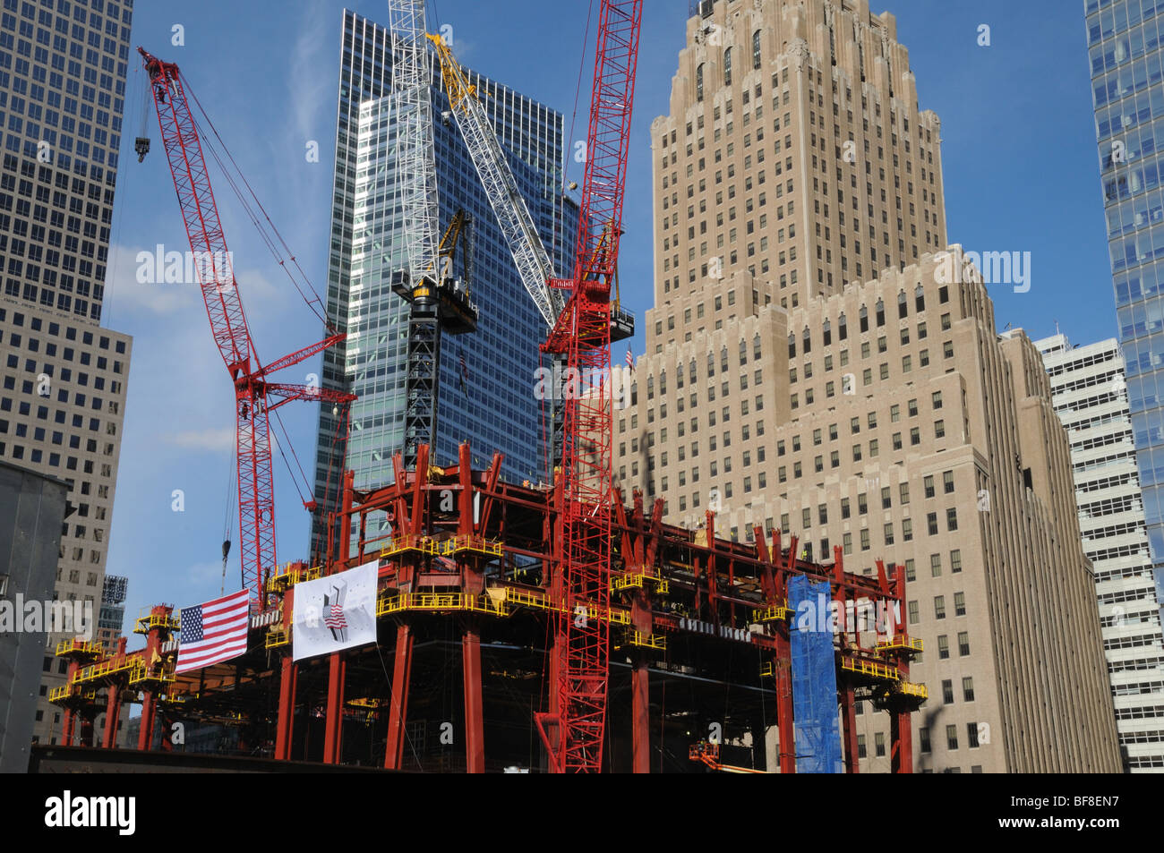 La tour 1 du World Trade Center site avec ses poutres d'acier jumbo en place, permettant la construction de l'étages au-dessus. Banque D'Images