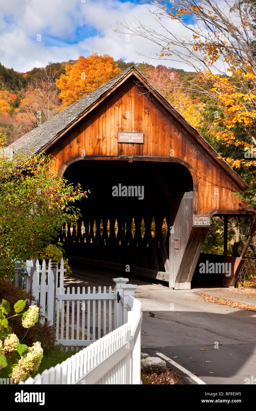 Pont couvert en automne - Woodstock Vermont USA Banque D'Images