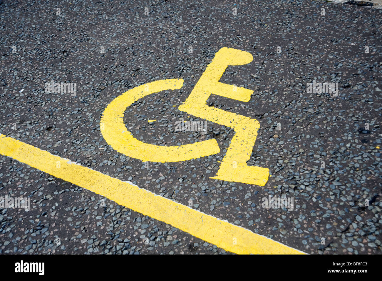 Place de parking handicapés signe. Londres. UK 2009. Banque D'Images