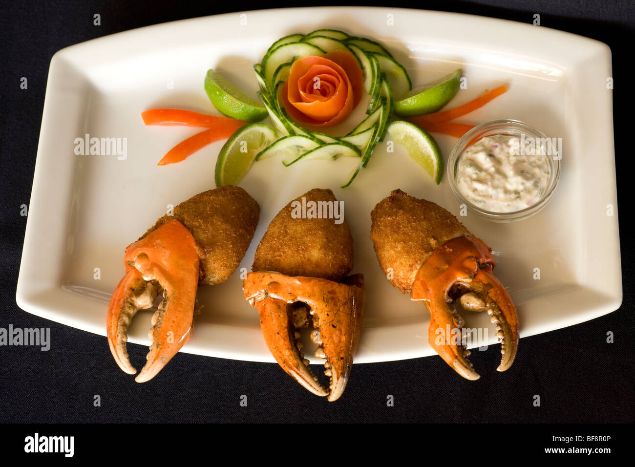 Griffe crabe plaque apéritif - Hemingways Resort - Watamu, Kenya Banque D'Images