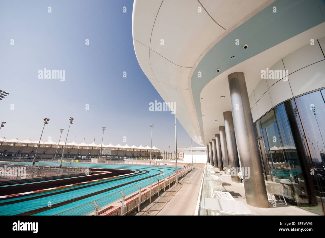 L'architecture moderne de l'hôtel Yas Viceroy sur la piste grand prix de Formule 1 sur l'île de Yas, à Abu Dhabi, Émirats arabes unis Banque D'Images