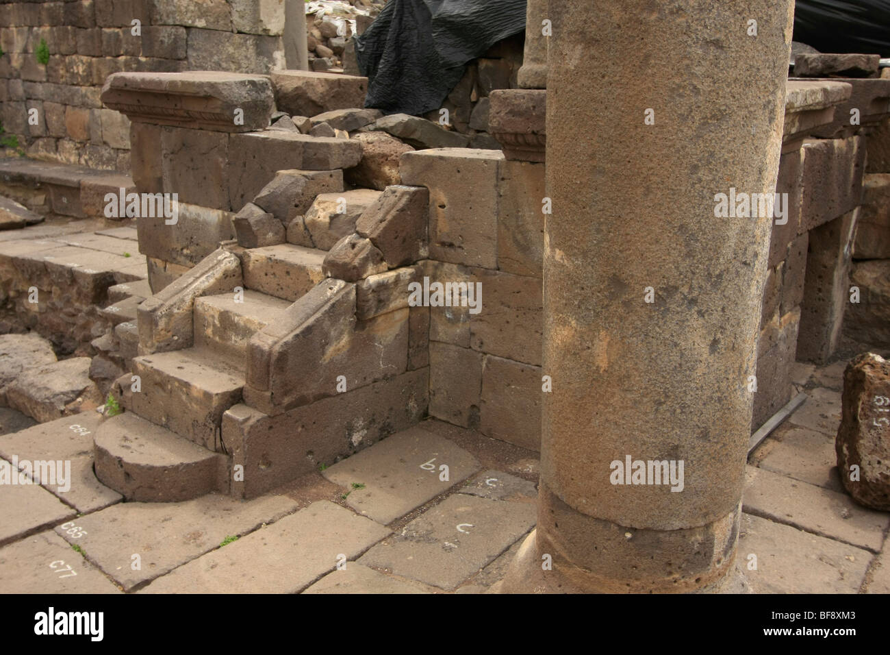 Golan, Ruines de l'ancienne synagogue à Umm el Kanatir qui a été détruit par le tremblement de terre de 749 C.E Banque D'Images