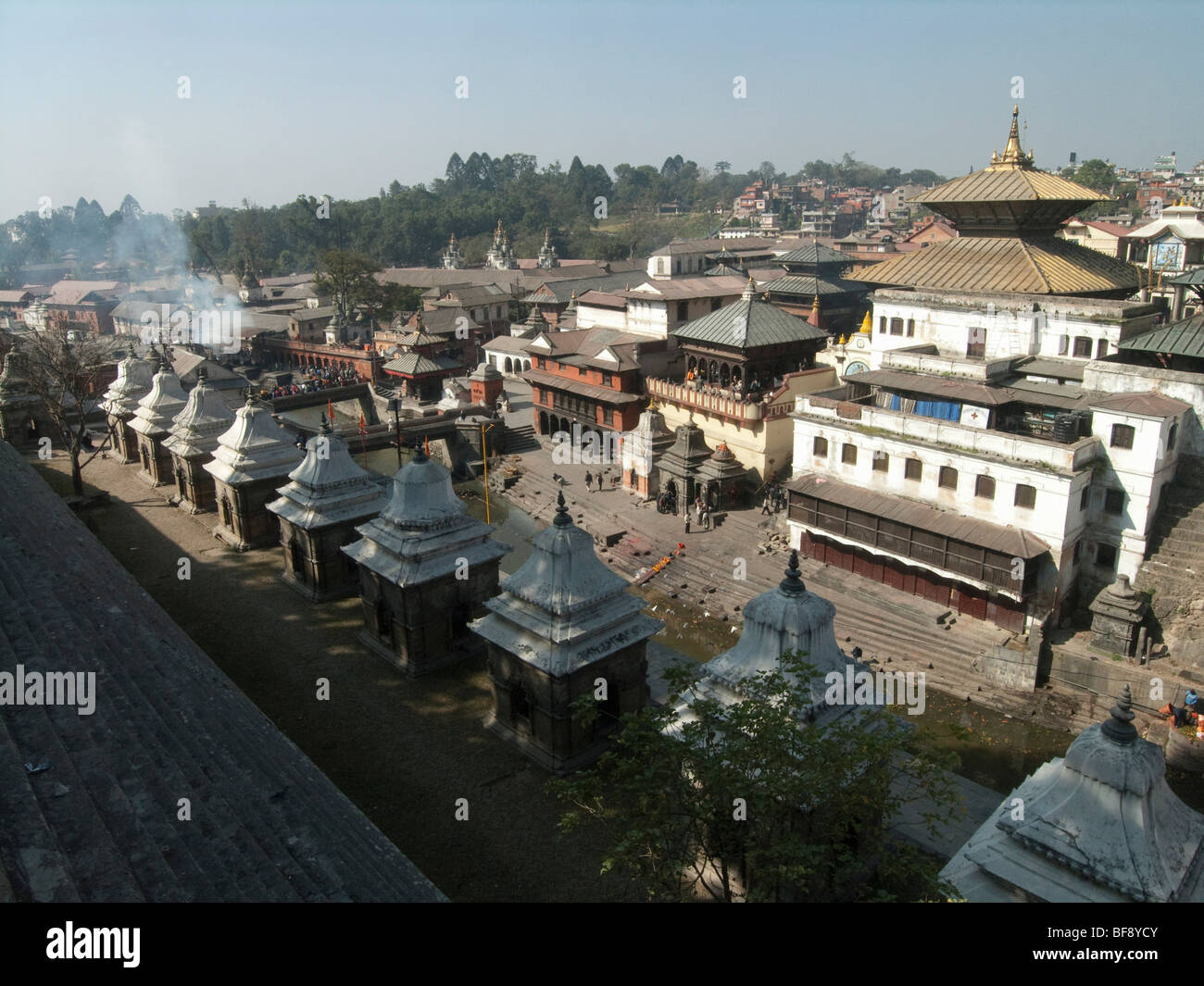Temple de Pashupatinath est un temple hindou situé sur la rive de la rivière Bagmati sur la partie est de Katmandou, la capitale Banque D'Images