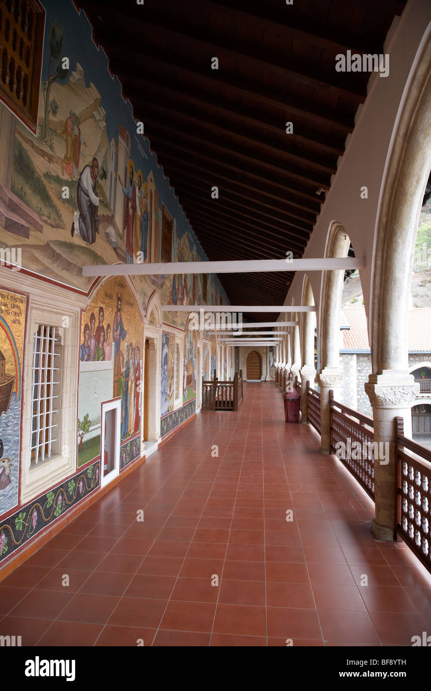 Fresques et mosaïques dans le cloître de la sainte et Stavropegiac Royal Monastère de la Vierge de Kykkos Banque D'Images
