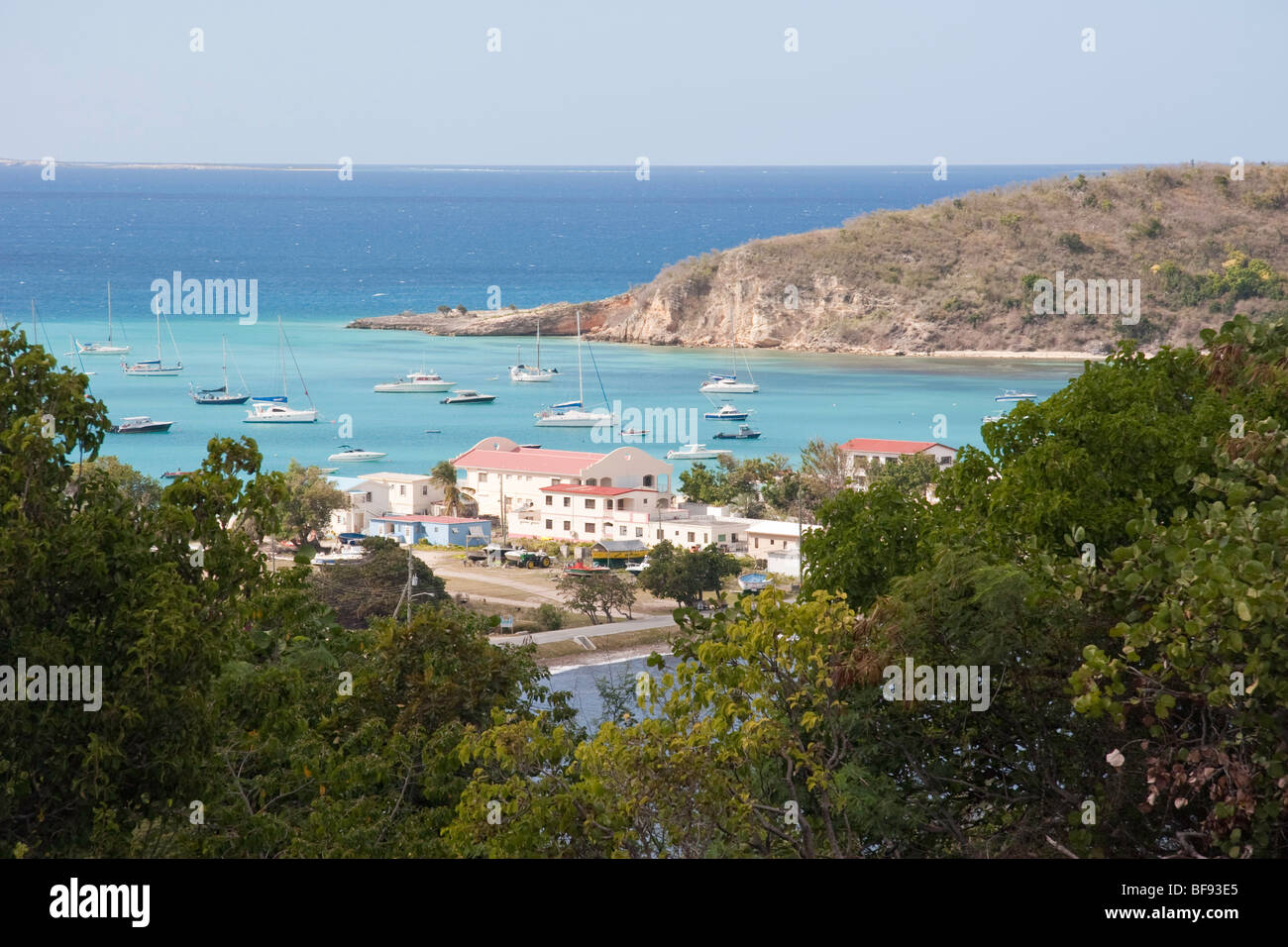 Road Bay à Sandy Ground, Anguilla - vu de South Hill Banque D'Images