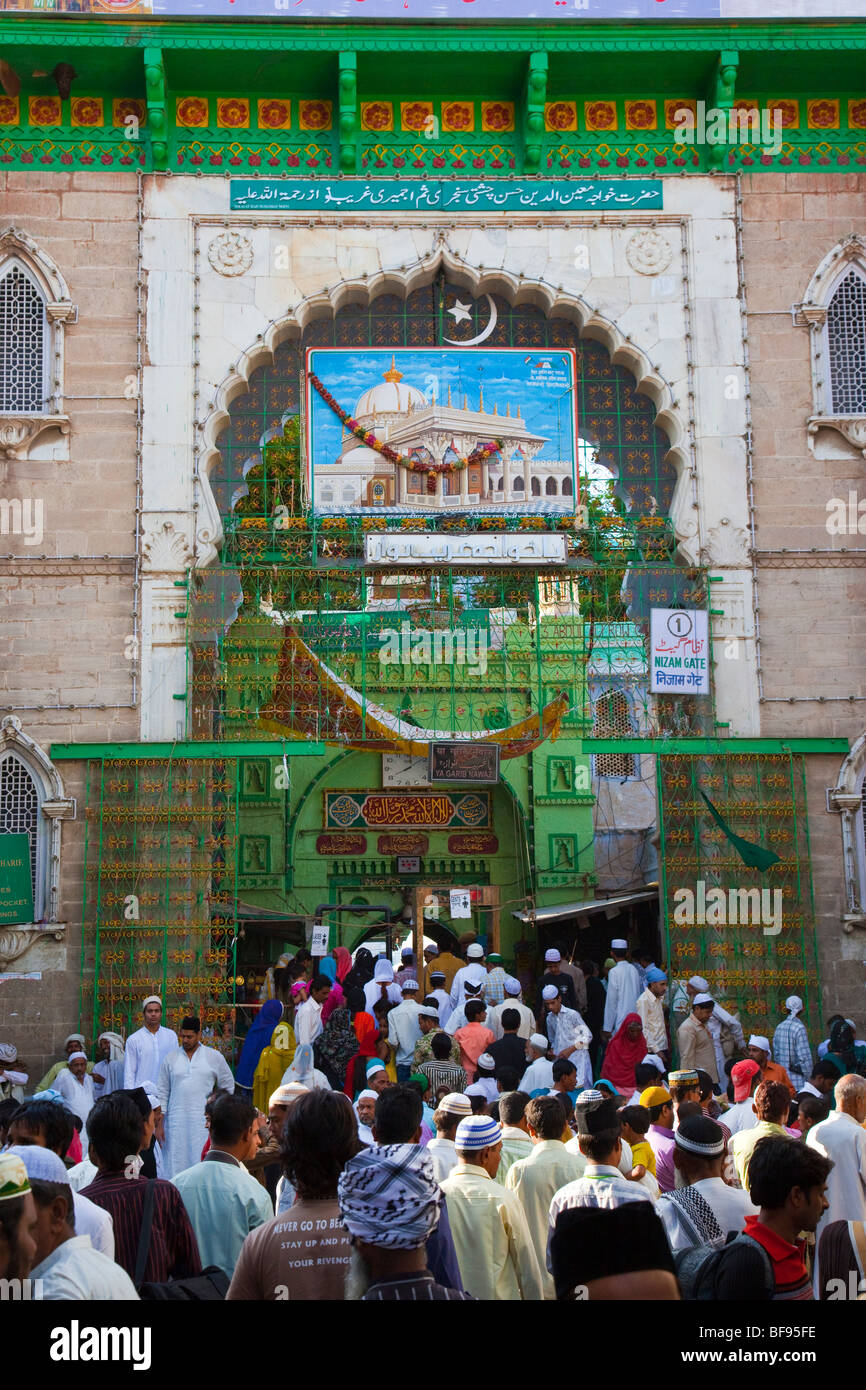 Nizam Embarquement au dargah, tombeau de Saint Soufi Khwaja Chishti dans Ajmer au Rajasthan Inde Banque D'Images