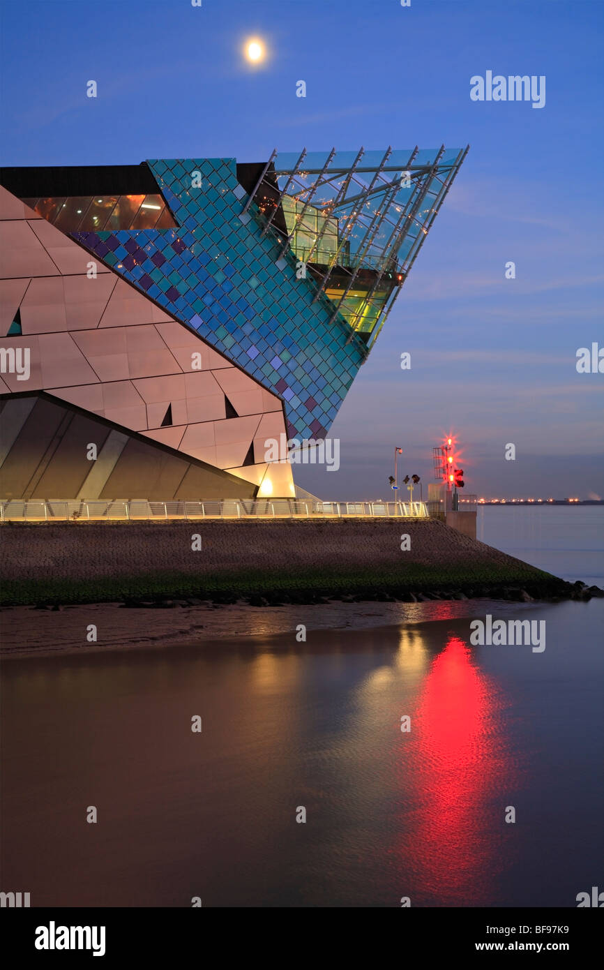 La profonde Submarium la nuit, Kingston Upon Hull, East Yorkshire, Angleterre, Royaume-Uni. Banque D'Images