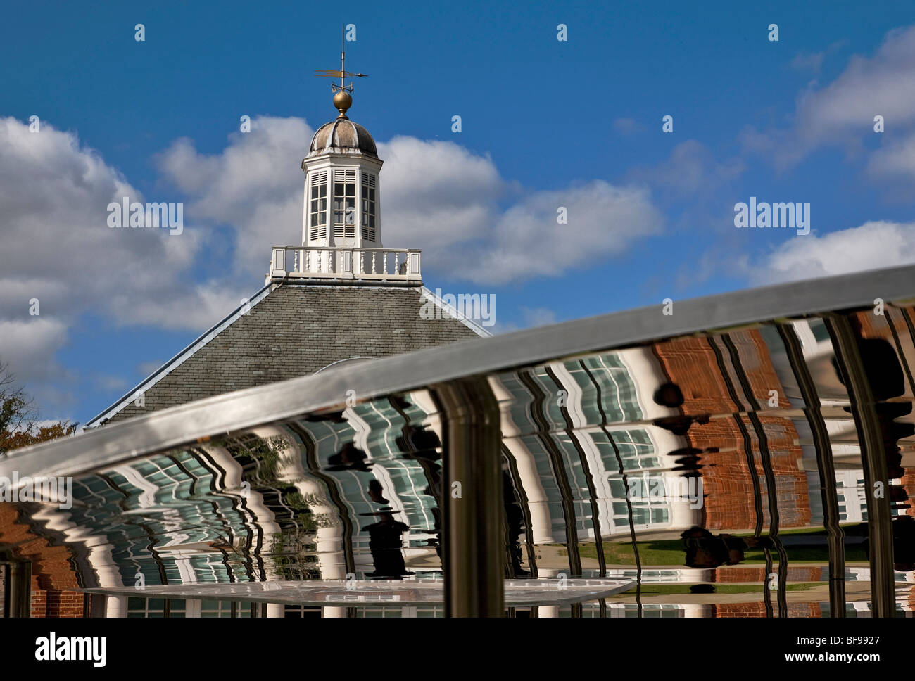 La Serpentine Gallery Pavilion 2009 conçu par les architectes Sejima et Nishizawa Banque D'Images