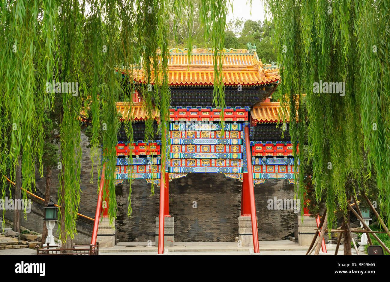 Parc Beihai avec Qionghua (île aux fleurs de Jade), Beijing CN Banque D'Images