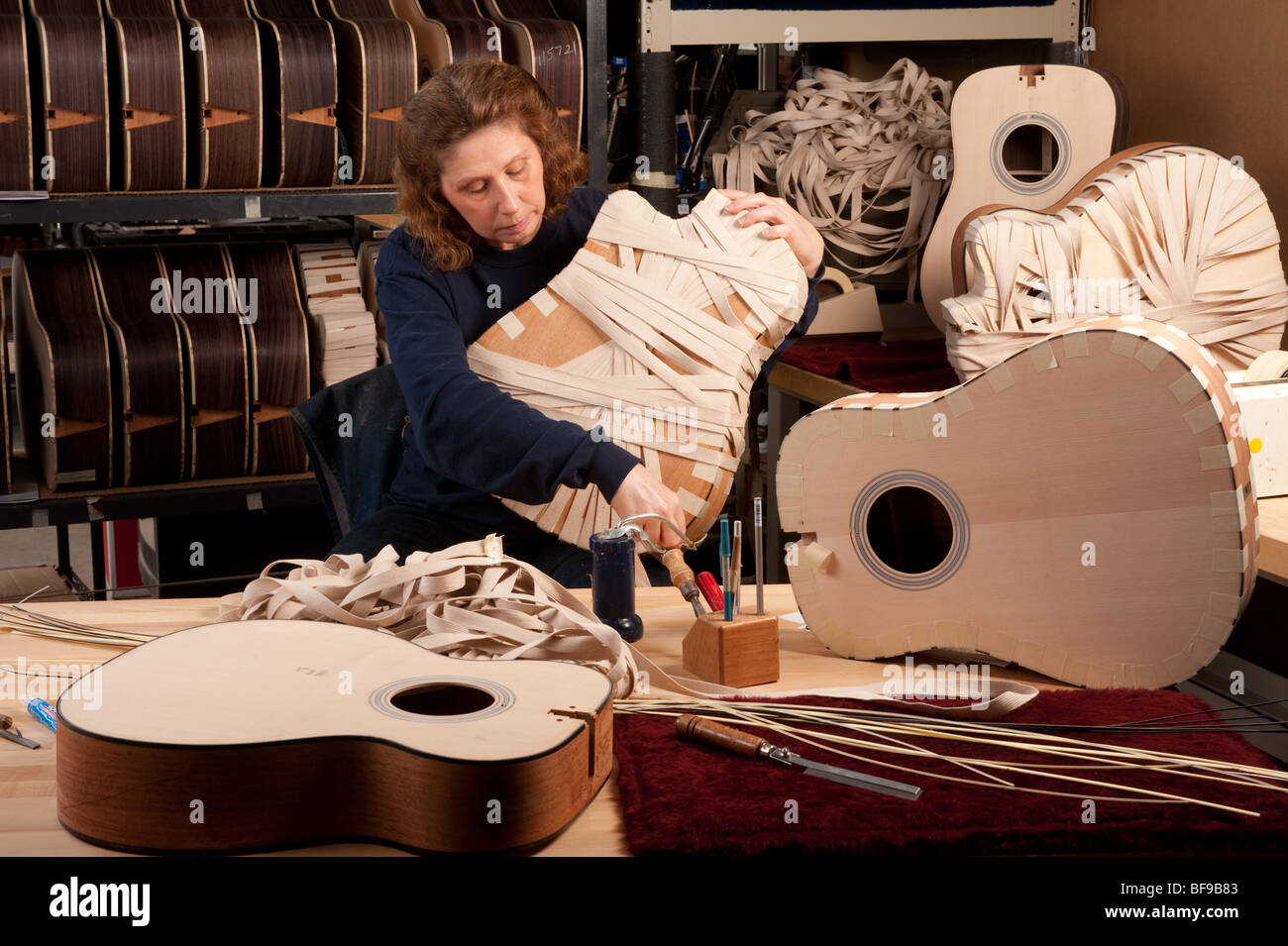 La fabrication de guitares , CF Martin guitare factory Nazareth PA Photo  Stock - Alamy