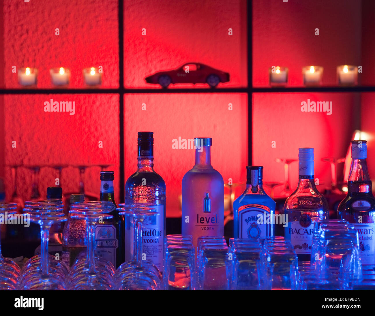 L'alcool à la barre colorée Banque D'Images