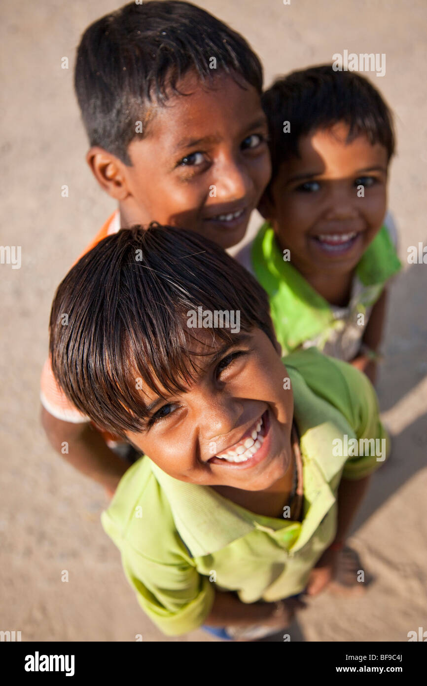 Les enfants indiens au Pushkar Mela à Pushkar au Rajasthan Inde Banque D'Images