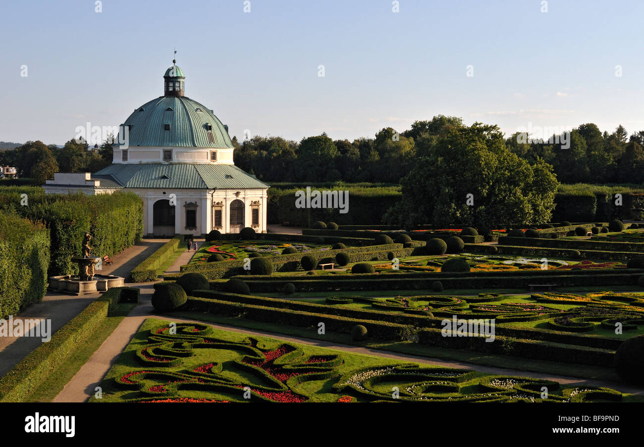 Early-Baroque (Jardin de fleurs, jardin d'agrément ou zahrada Kvetna Libosad) avec rotonde octogonale à Kromeriz, République Tchèque Banque D'Images