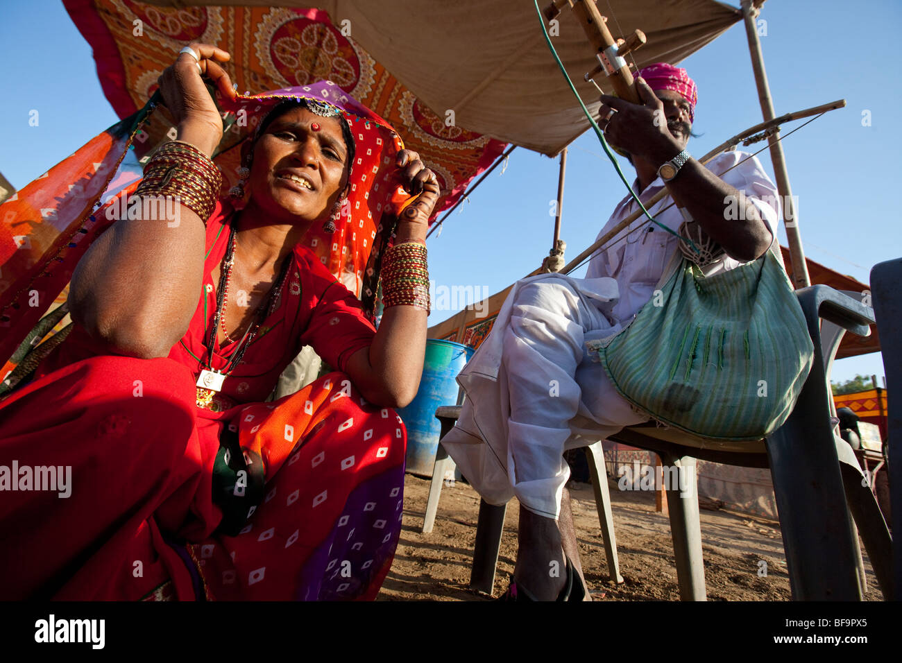 Musiciens dans le Camel Fair à Pushkar au Rajasthan Inde Banque D'Images