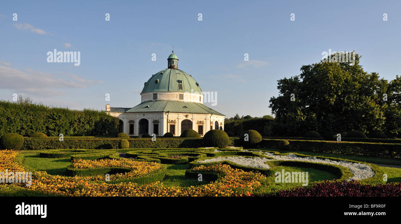 Early-Baroque (Jardin de fleurs, jardin d'agrément ou zahrada Kvetna Libosad) avec rotonde octogonale à Kromeriz, République Tchèque Banque D'Images