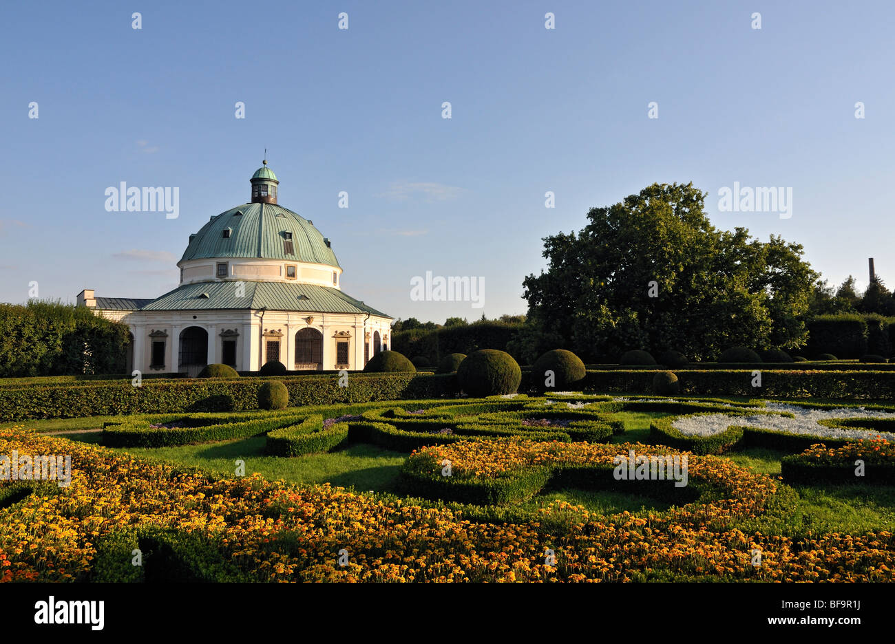 Early-Baroque (Jardin de fleurs, jardin d'agrément ou zahrada Kvetna Libosad) avec rotonde octogonale à Kromeriz, République Tchèque Banque D'Images