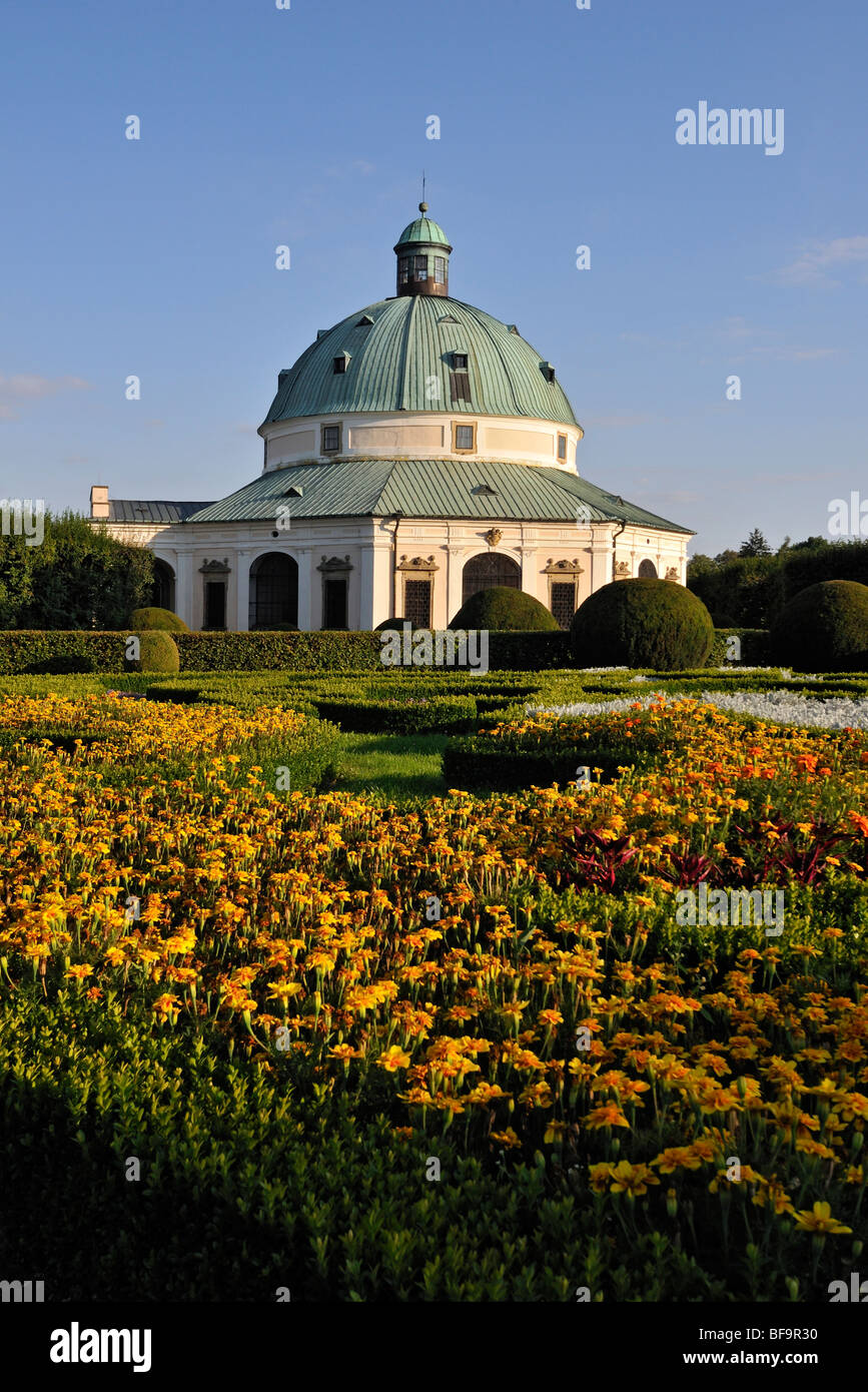 Early-Baroque (Jardin de fleurs, jardin d'agrément ou zahrada Kvetna Libosad) avec rotonde octogonale à Kromeriz, République Tchèque Banque D'Images