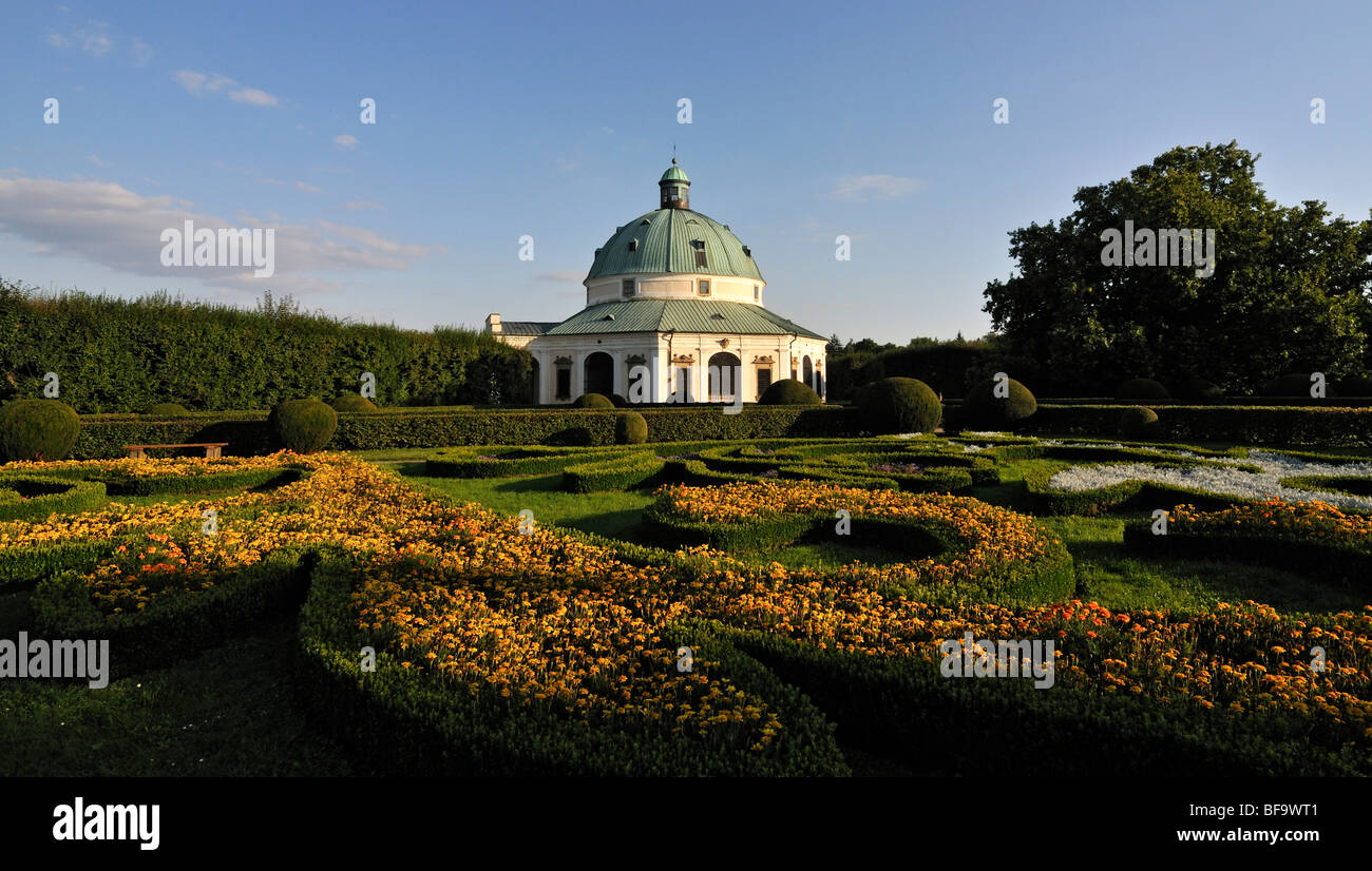 Early-Baroque (Jardin de fleurs, jardin d'agrément ou zahrada Kvetna Libosad) avec rotonde octogonale à Kromeriz, République Tchèque Banque D'Images