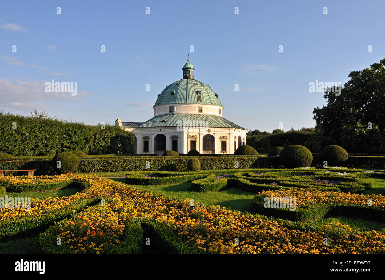 Early-Baroque (Jardin de fleurs, jardin d'agrément ou zahrada Kvetna Libosad) avec rotonde octogonale à Kromeriz, République Tchèque Banque D'Images