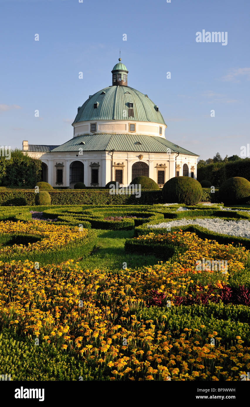 Early-Baroque (Jardin de fleurs, jardin d'agrément ou zahrada Kvetna Libosad) avec rotonde octogonale à Kromeriz, République Tchèque Banque D'Images