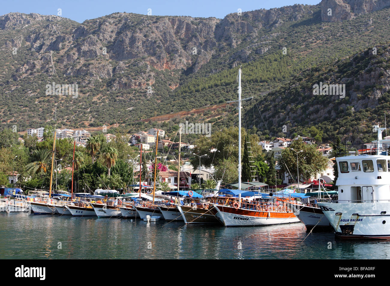 Bateaux dans le port Kas Turquie Banque D'Images