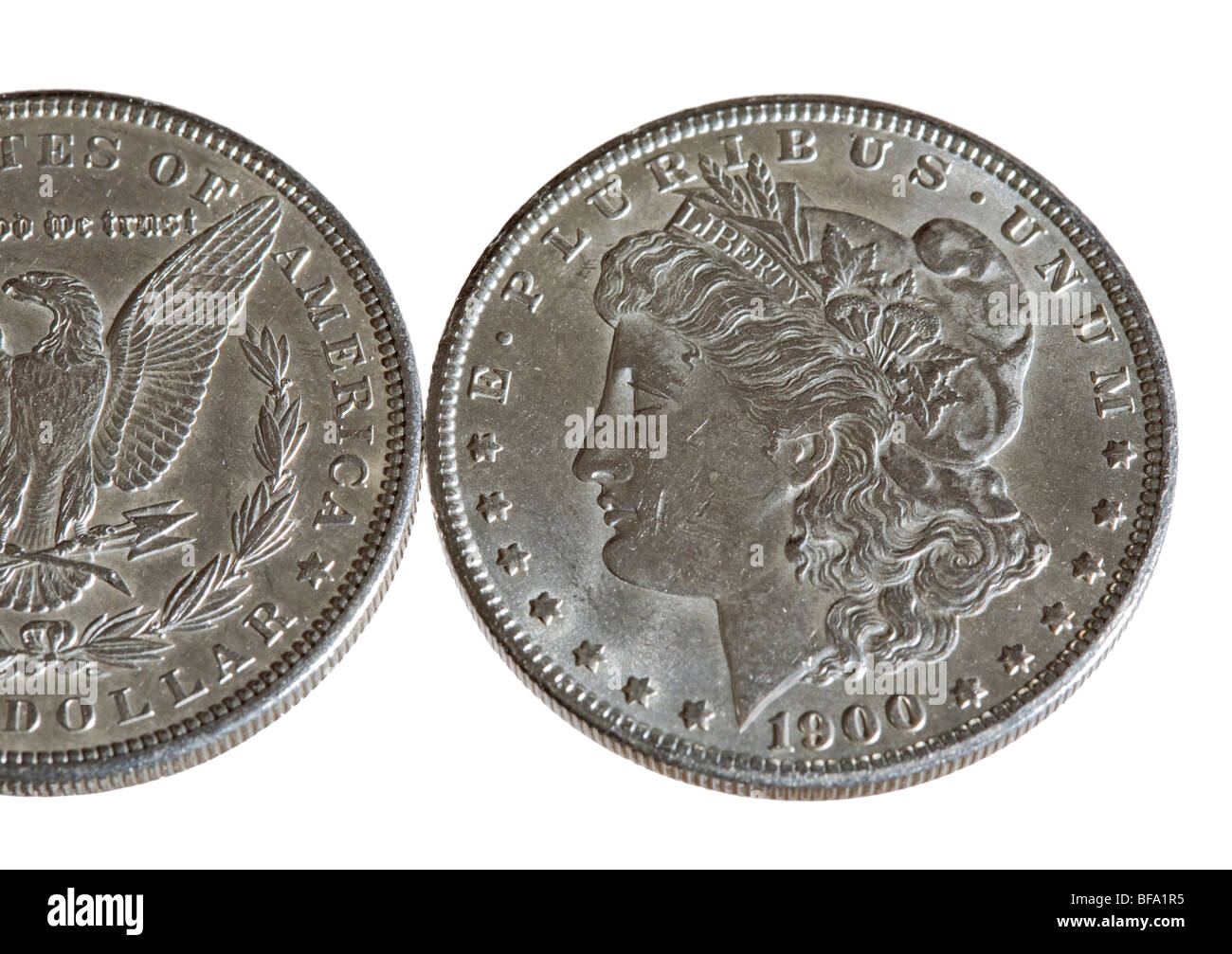 Morgan silver dollar contre fond blanc. Banque D'Images