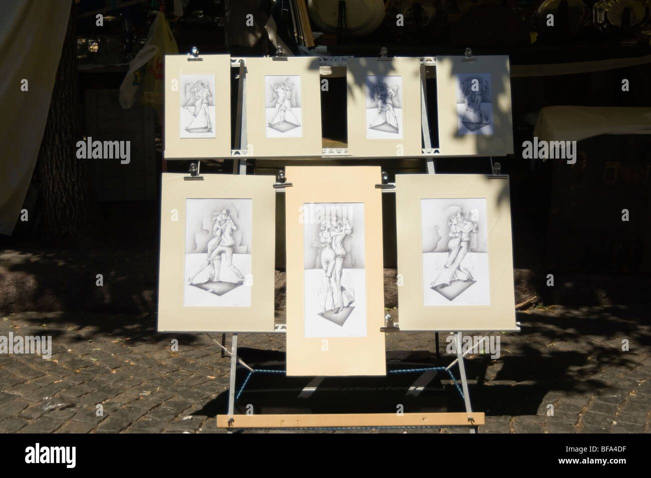 Marché aux puces le dimanche, l'Antiquité marchands sur la Plaza Dorrego, San Telmo, Buenos Aires, Argentine Banque D'Images