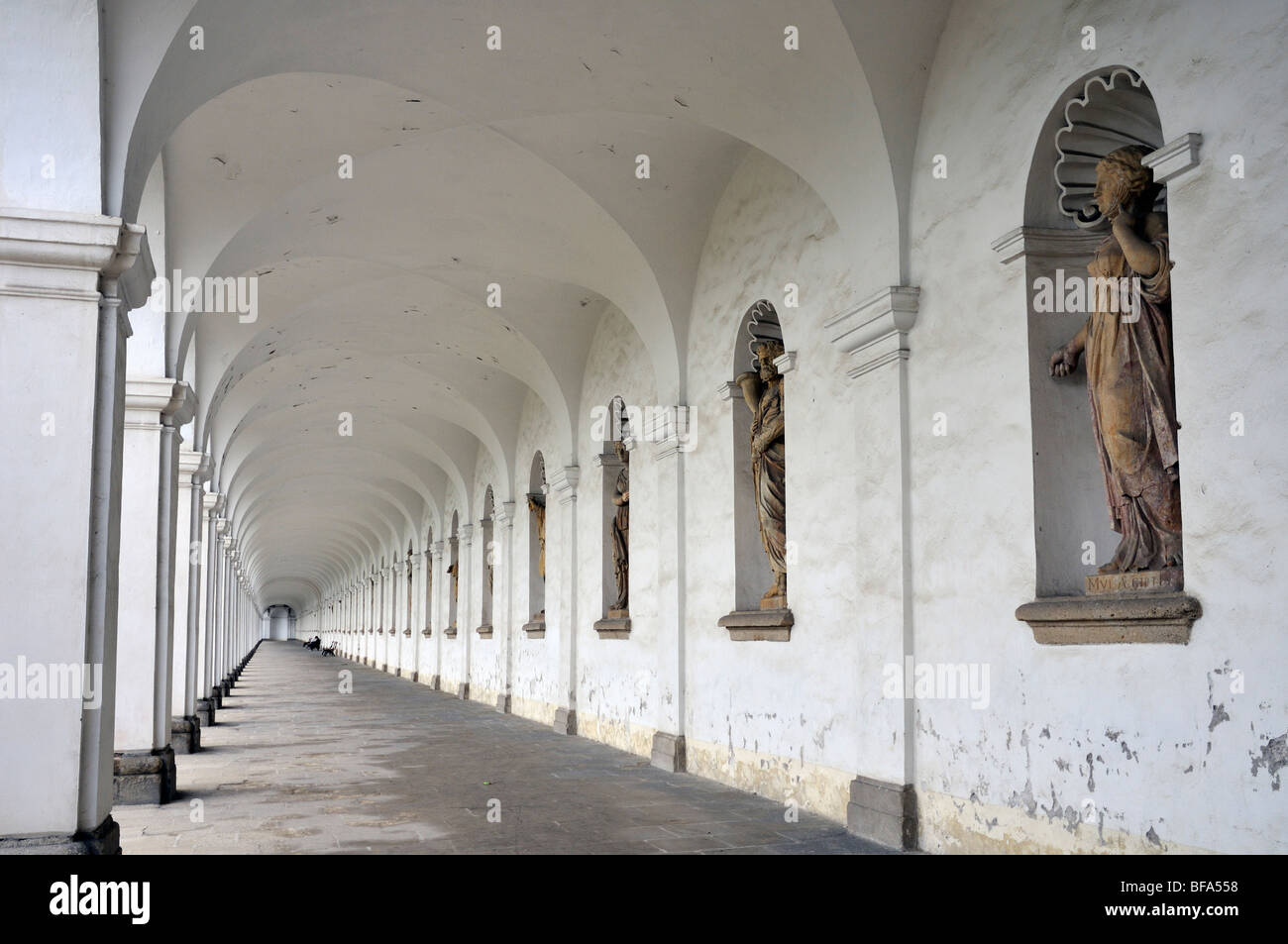Colonnade à arcades baroque au Jardin fleuri (Kvetna zahrada ou Libosad) dans la région de Kromeriz, République Tchèque Banque D'Images