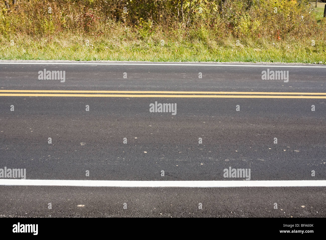 Une route à deux voies Banque D'Images