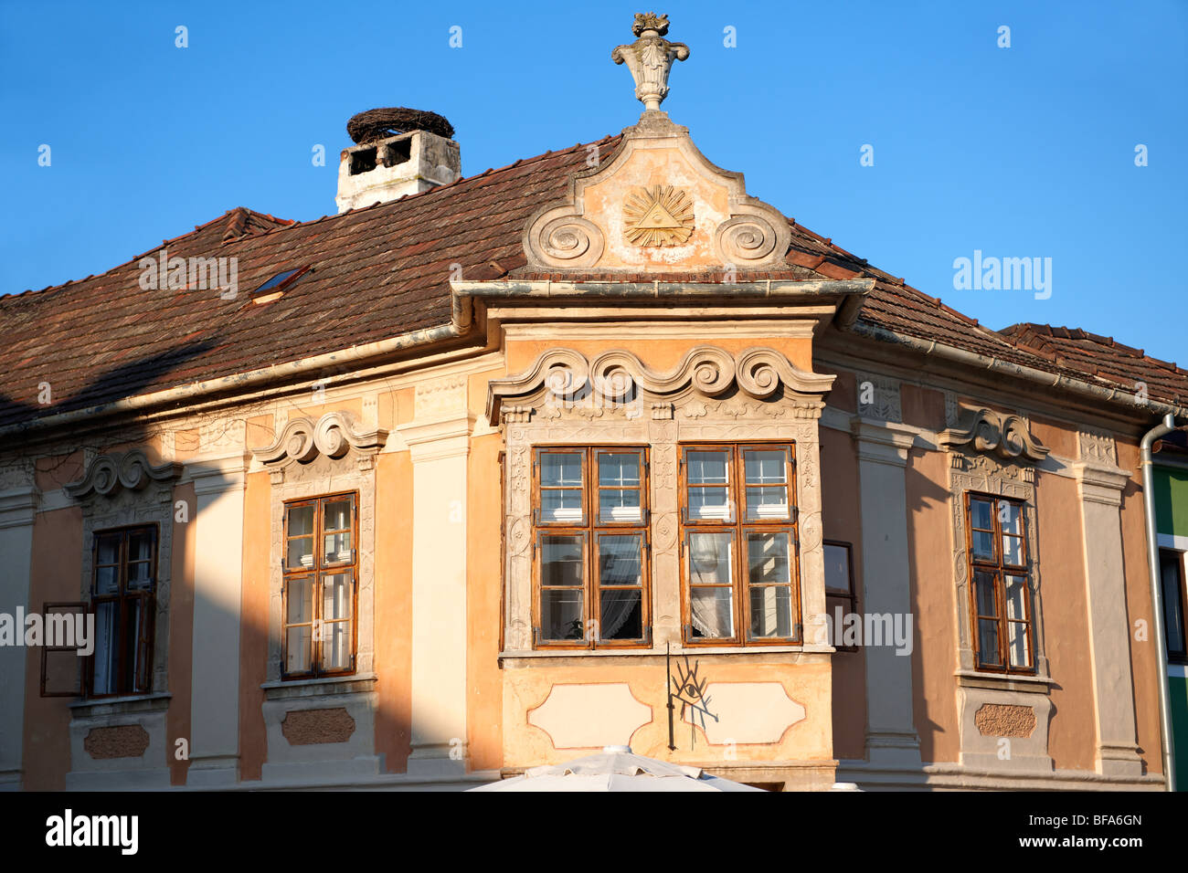 Bâtiments sur la place principale, la rouille ( hongrois : Ruszt ) sur le lac, Burgenland, Autriche Banque D'Images