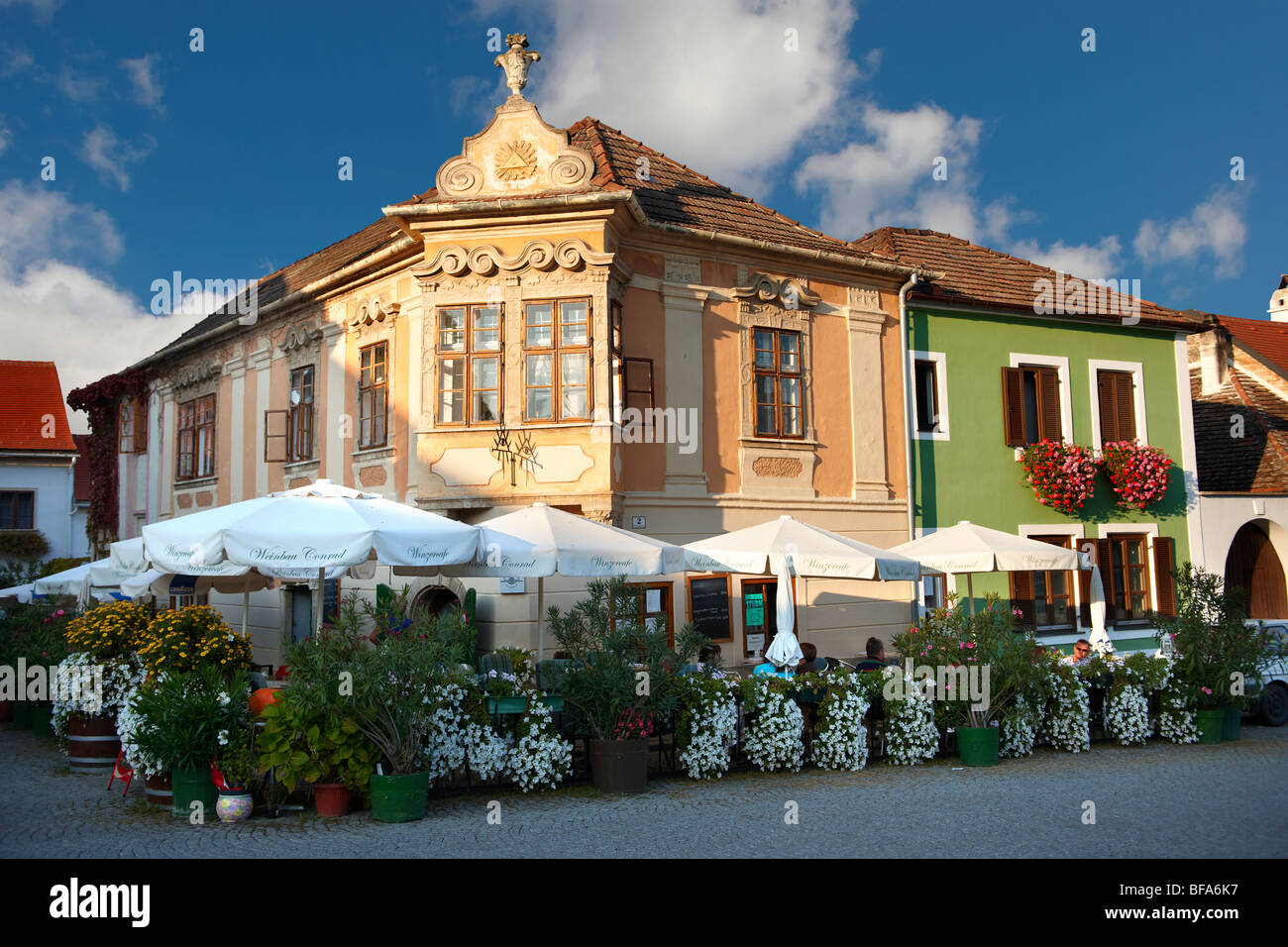 Bâtiments sur la place principale, la rouille ( hongrois : Ruszt ) sur le lac, Burgenland, Autriche Banque D'Images