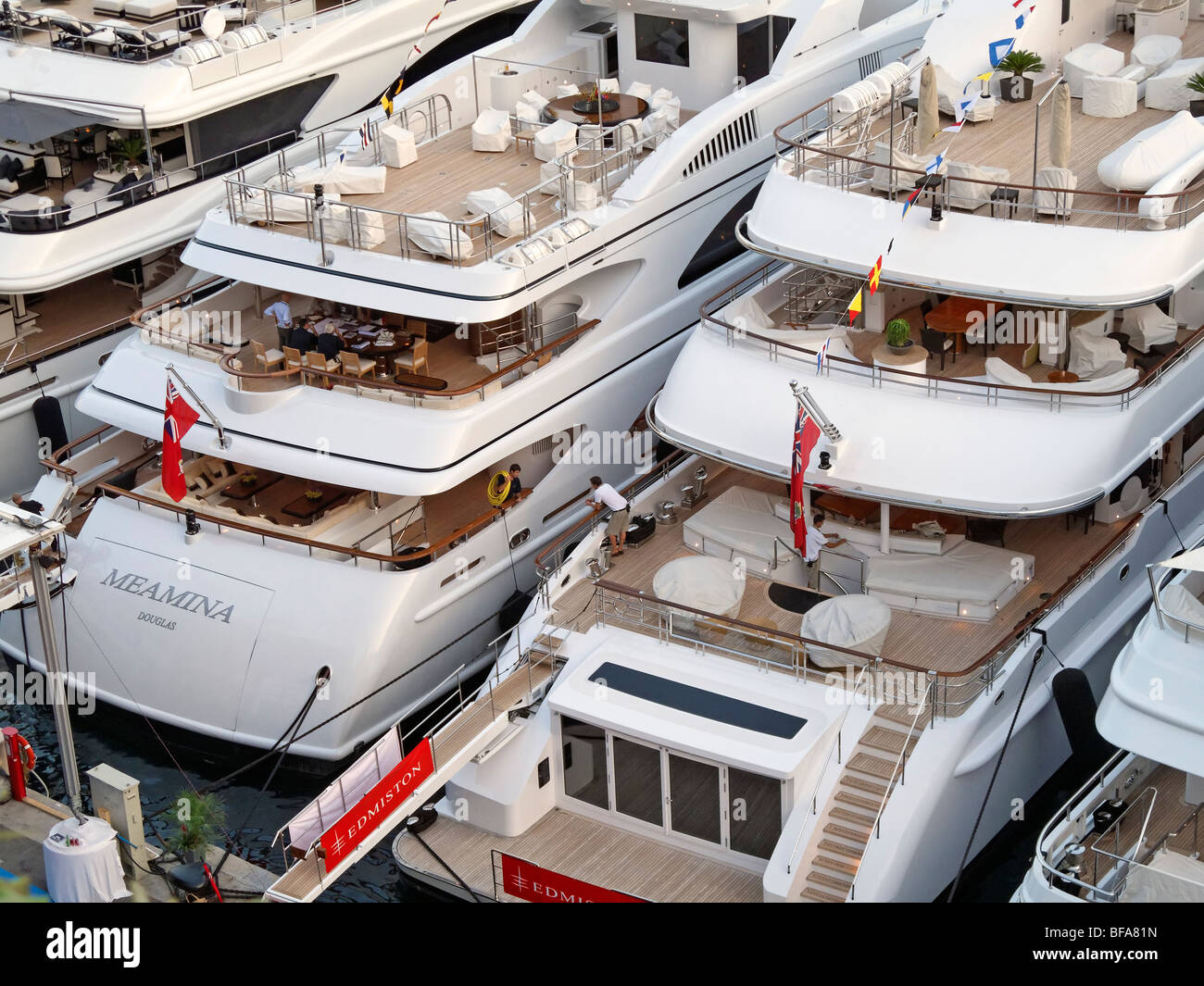 Yachts au Monaco Yacht Show Banque D'Images