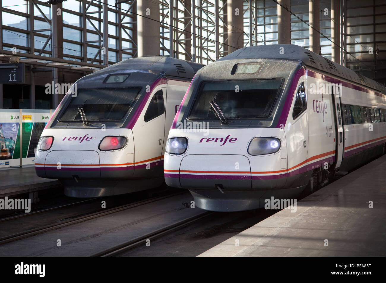 RENFE train à grande vitesse, la gare d'Atocha, Madrid, Espagne Banque D'Images