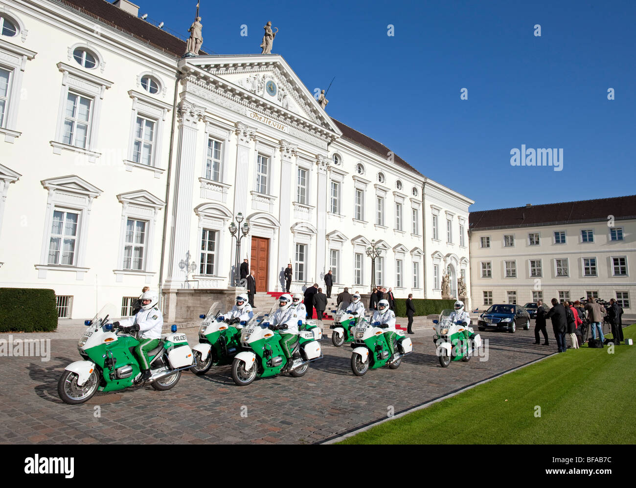 L'arrivée d'un invité politique dans le Château Bellevue Banque D'Images