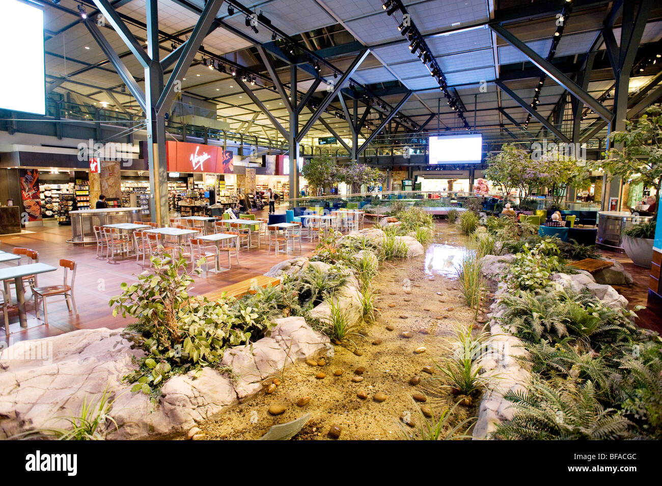 Salle de départ de l'aéroport de Vancouver YVR Banque D'Images