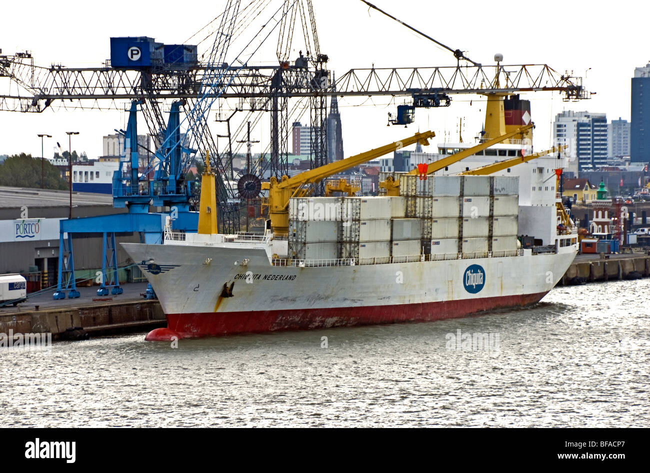 Chirquita Nederland reefer cargo dans le port de Bremerhaven en Allemagne  Photo Stock - Alamy