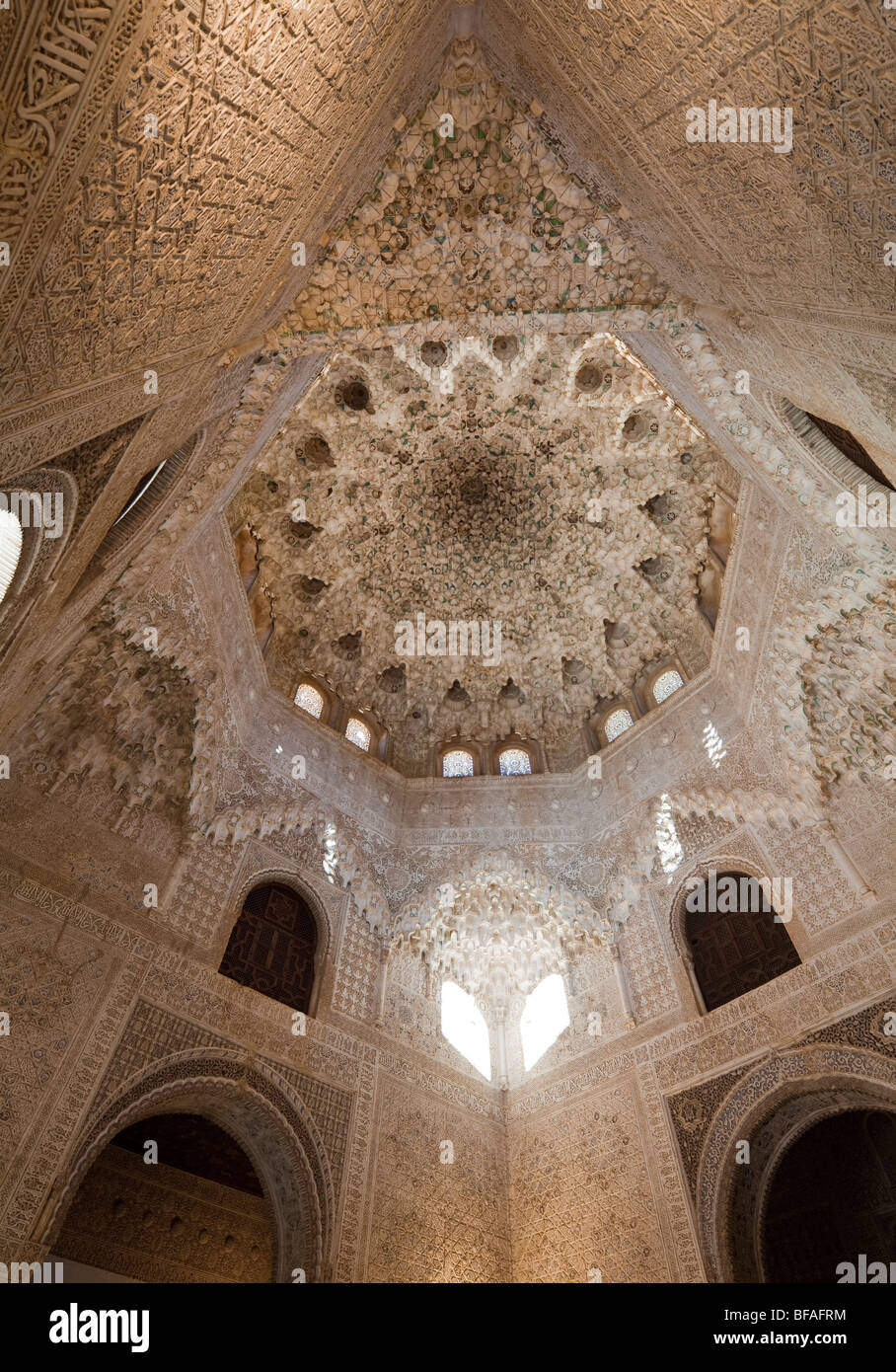 Dôme, Salle des deux Sœurs, Cour des Lions, à l'Alhambra, Grenade, Espagne Banque D'Images