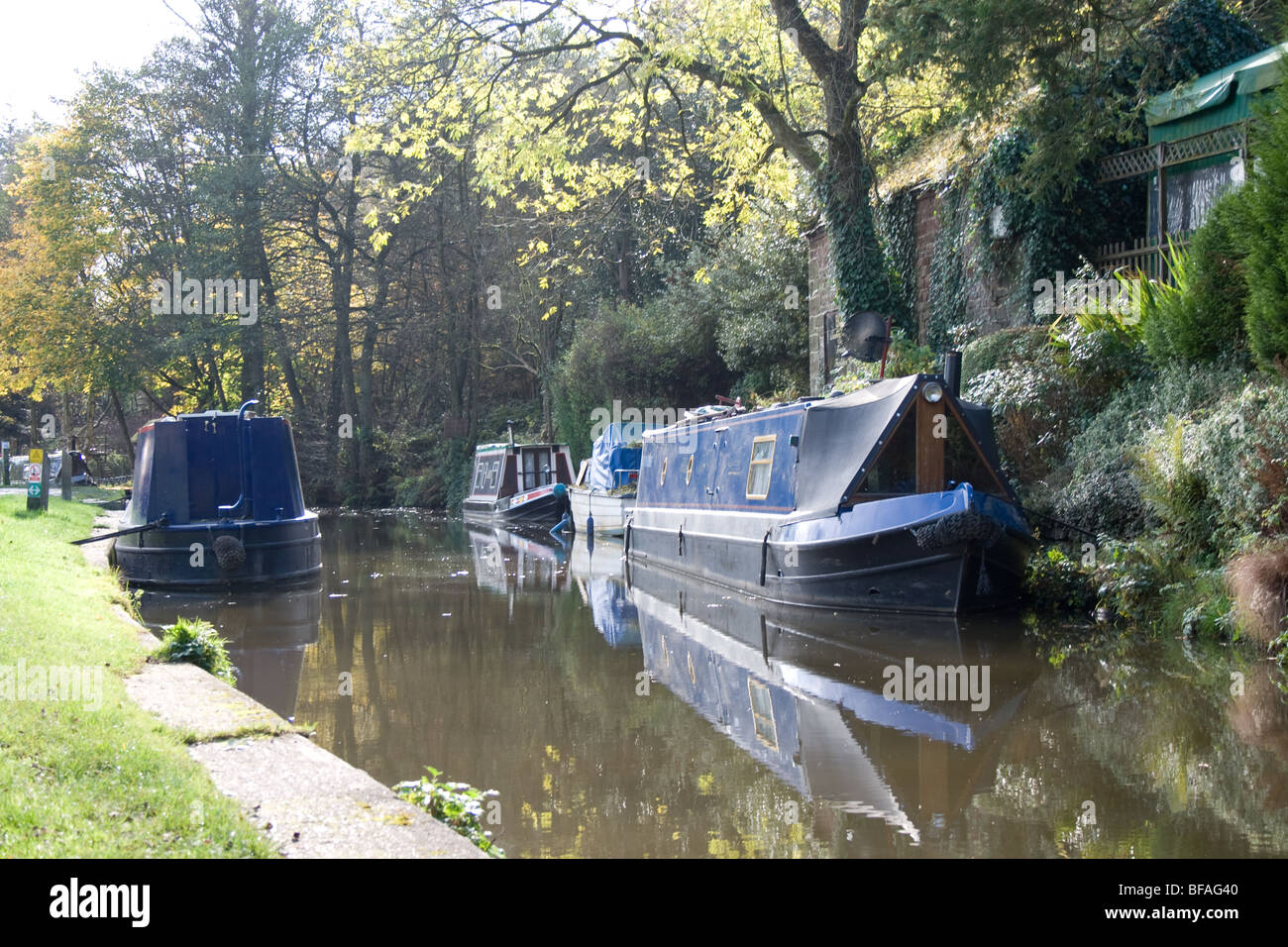 Les péniches sur le canal de Cauldon Banque D'Images