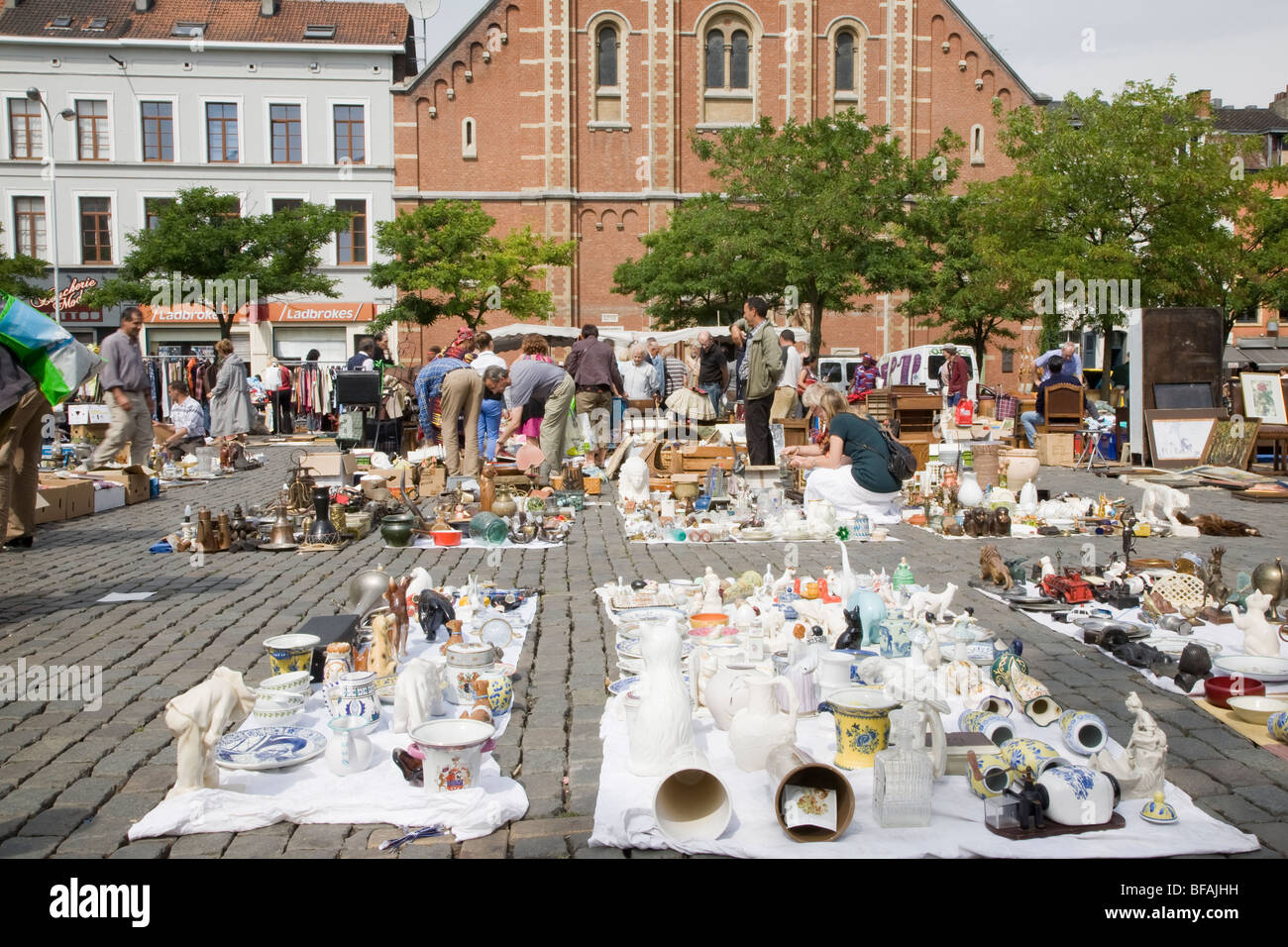 Place de jeu de balle Square, marché aux puces, Marolles, Bruxelles,  Belgique Photo Stock - Alamy