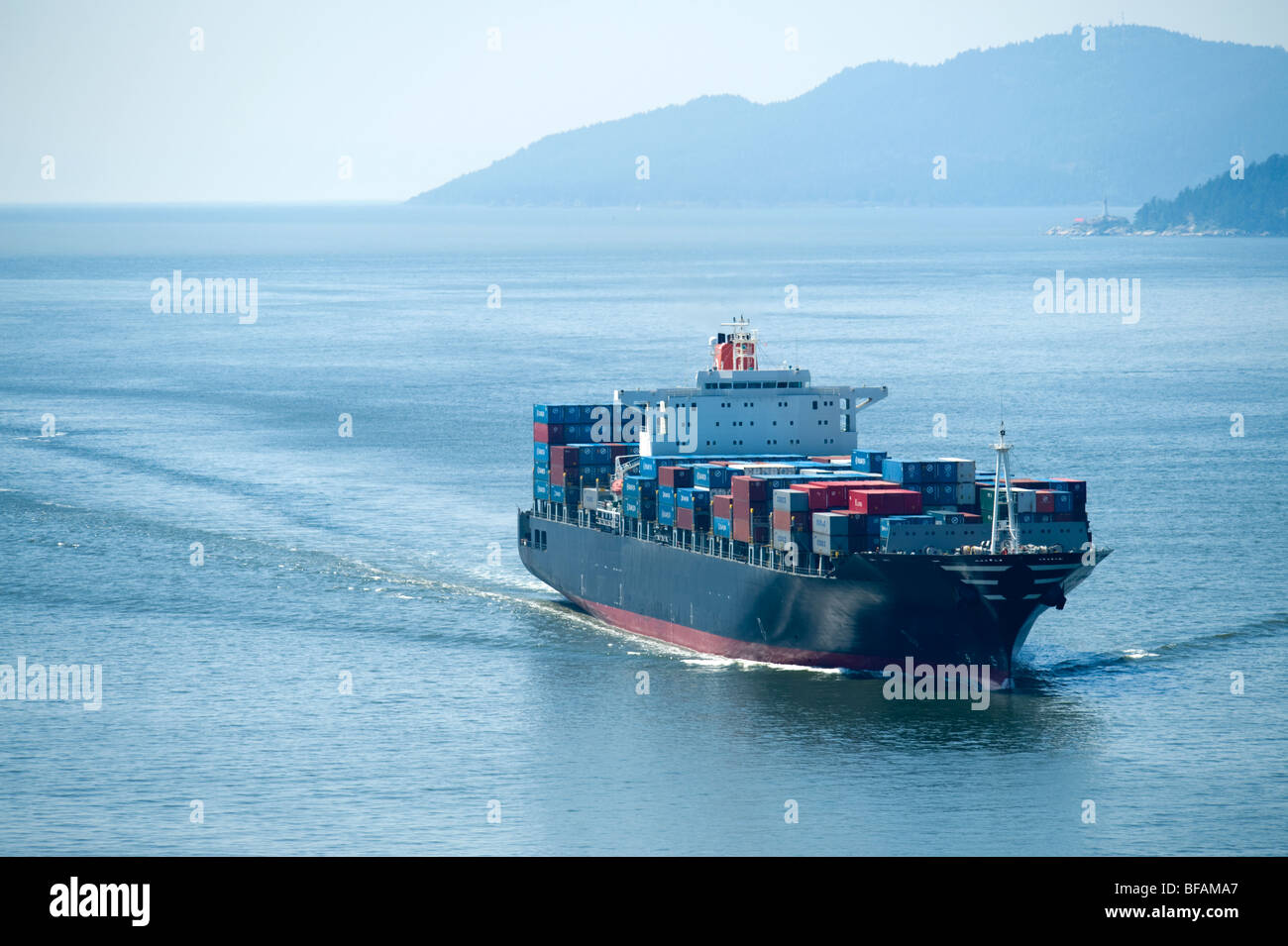 Vue aérienne de conteneurs arrivant à port de Vancouver Banque D'Images