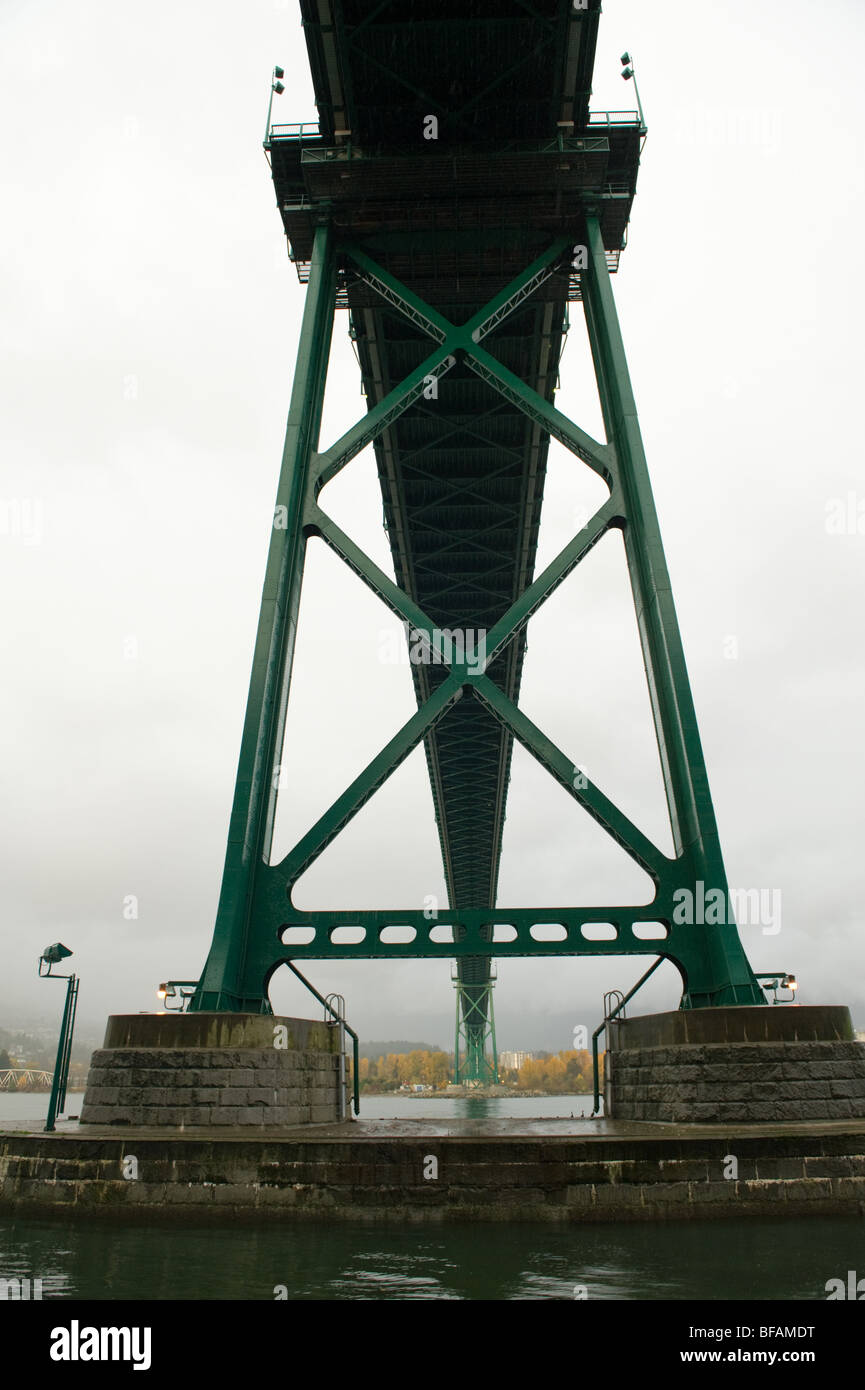 Vues d'appui du pont Lions Gate à Vancouver Banque D'Images