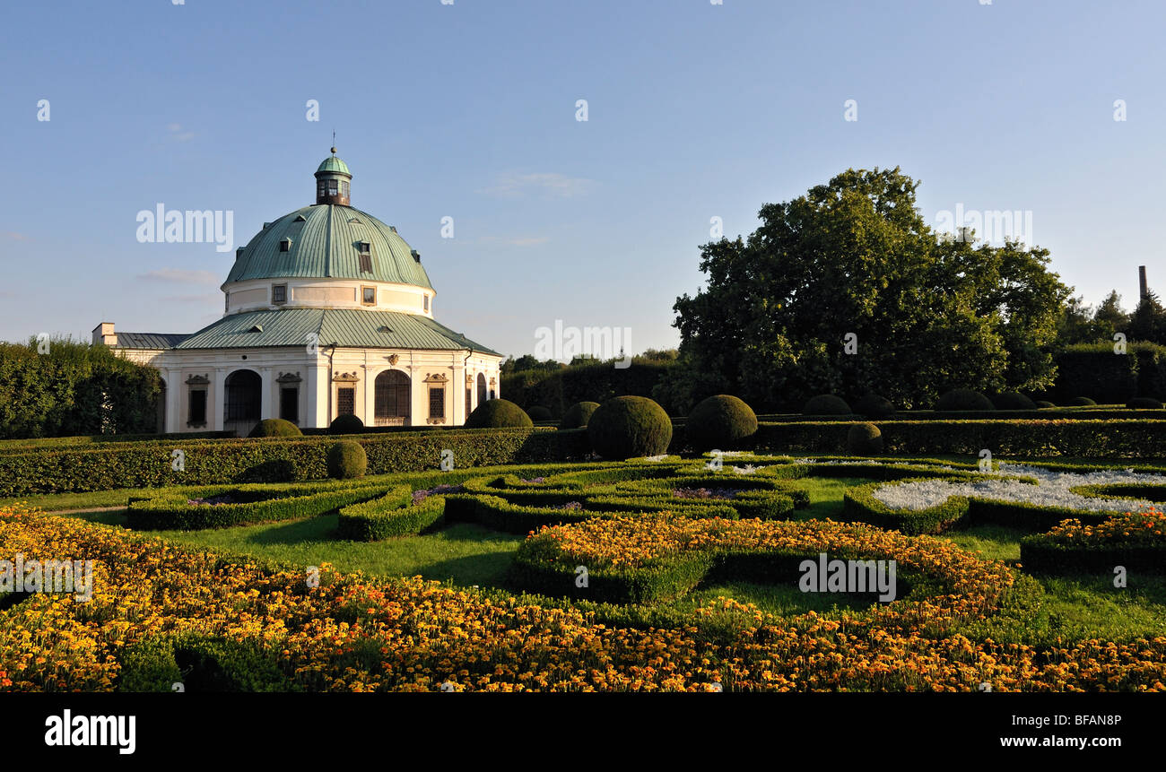 Early-Baroque (Jardin de fleurs, jardin d'agrément ou zahrada Kvetna Libosad) avec rotonde octogonale à Kromeriz, République Tchèque Banque D'Images