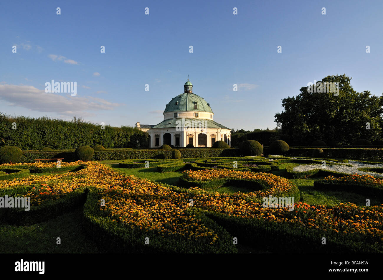 Early-Baroque (Jardin de fleurs, jardin d'agrément ou zahrada Kvetna Libosad) avec rotonde octogonale à Kromeriz, République Tchèque Banque D'Images