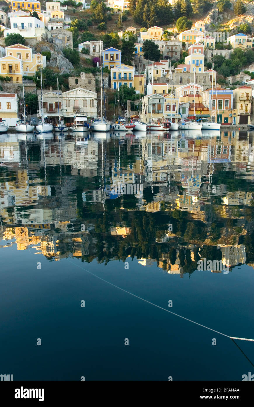 Simi Harbour, île du Dodécanèse de Simi, Symi, Nisos Simi, Grèce Banque D'Images