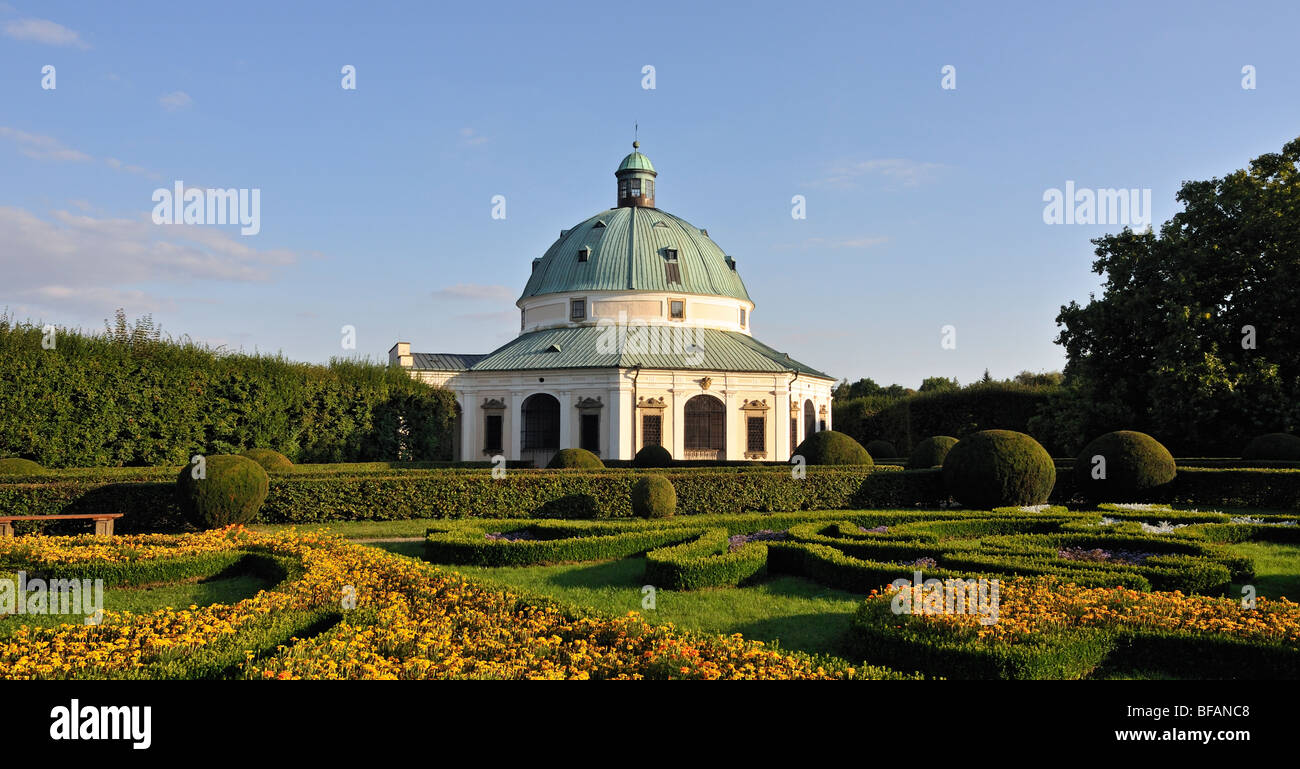 Early-Baroque (Jardin de fleurs, jardin d'agrément ou zahrada Kvetna Libosad) avec rotonde octogonale à Kromeriz, République Tchèque Banque D'Images